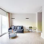 Apartment Bright And Quiet In